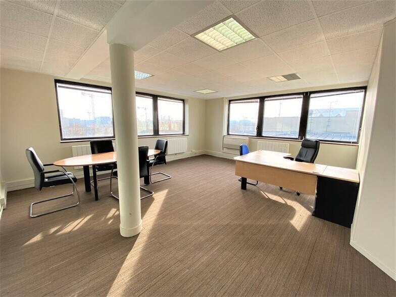 Bureau dans Asnières-sur-Seine à louer - Photo de l’immeuble – Image 2 sur 7