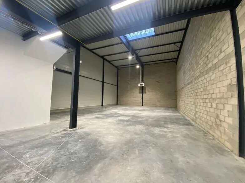 Local d’activités dans Aubergenville à louer - Photo intérieure – Image 3 sur 7