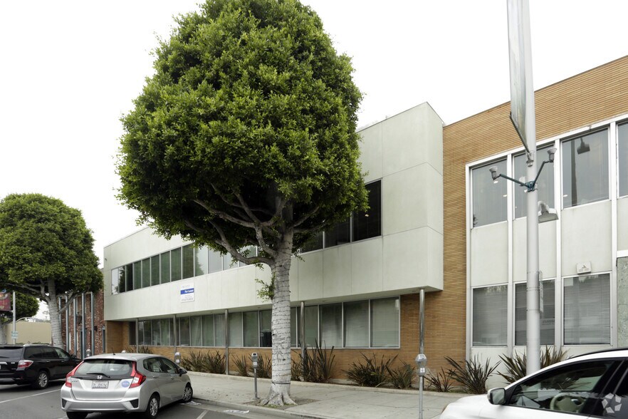 333 S Beverly Dr, Beverly Hills, CA à vendre - Photo de l’immeuble – Image 3 sur 13