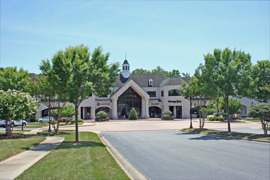 1255 Creekshire Way, Winston-Salem, NC à louer - Photo de l’immeuble – Image 1 sur 7