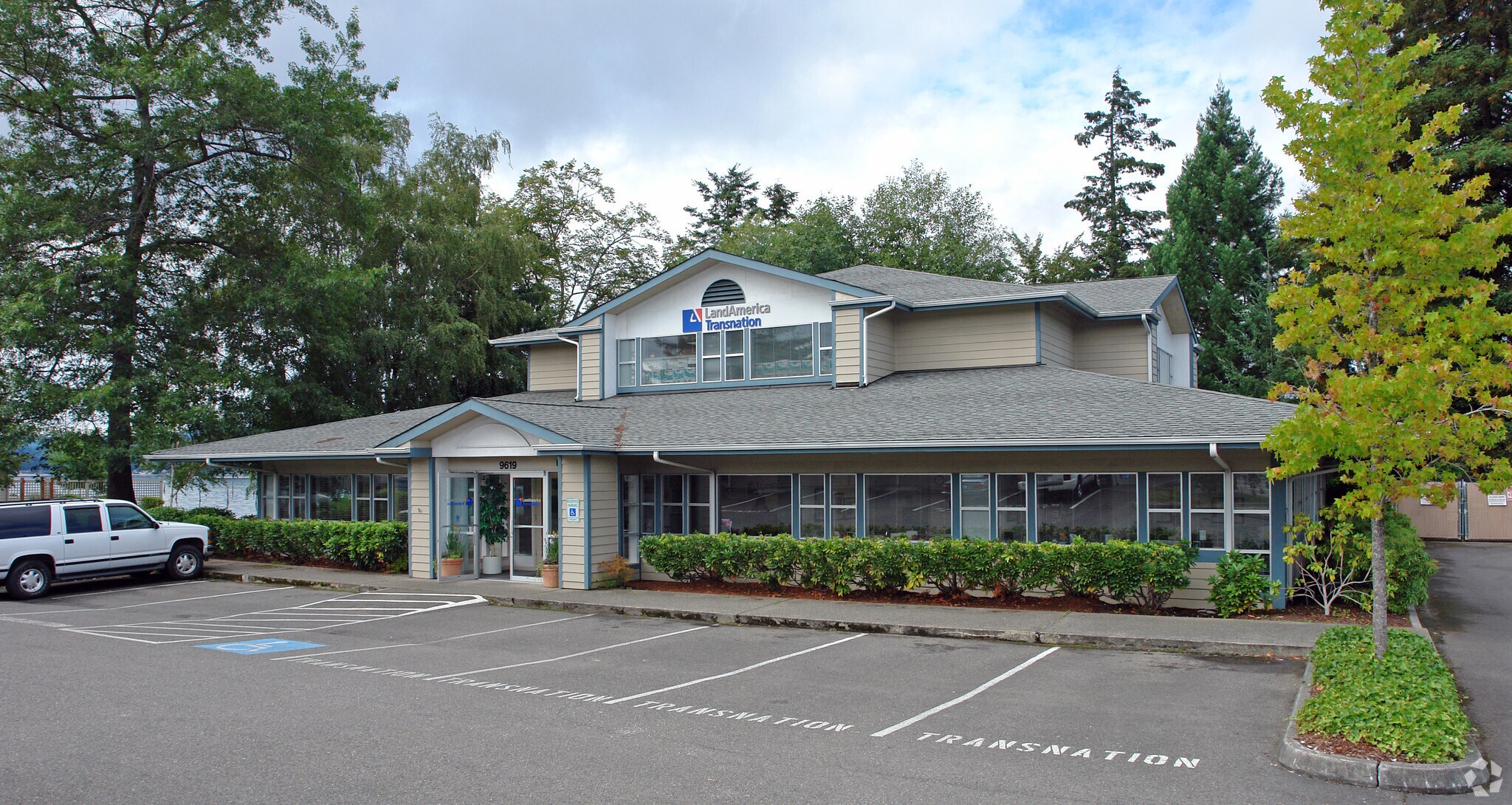9619 Levin Rd, Silverdale, WA à vendre Photo principale– Image 1 sur 3