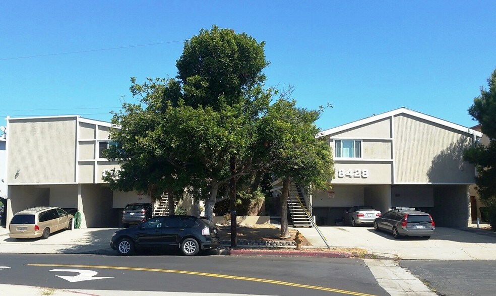 8428 Gulana Ave, Playa del Rey, CA à vendre - Photo de l’immeuble – Image 2 sur 11