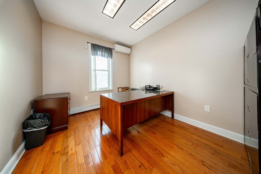 2334 Sound St, Astoria, NY à louer - Photo de l’immeuble – Image 2 sur 10