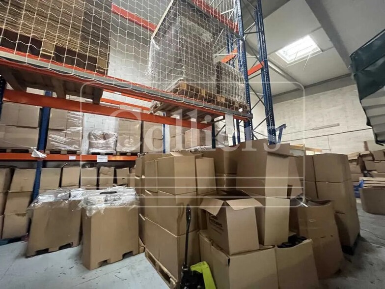 Local d’activités dans Les Pennes-Mirabeau à louer - Photo intérieure – Image 3 sur 6