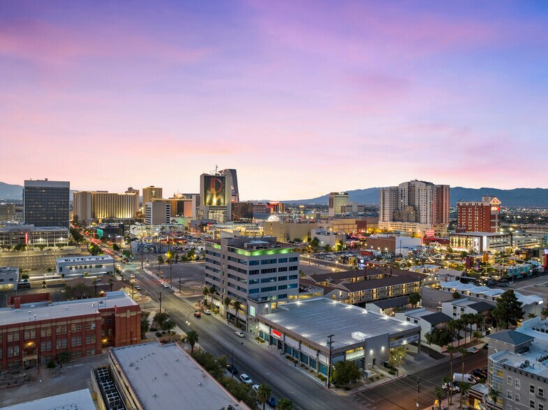 701 Bridger Ave, Las Vegas, NV à vendre - Photo de l’immeuble – Image 2 sur 16