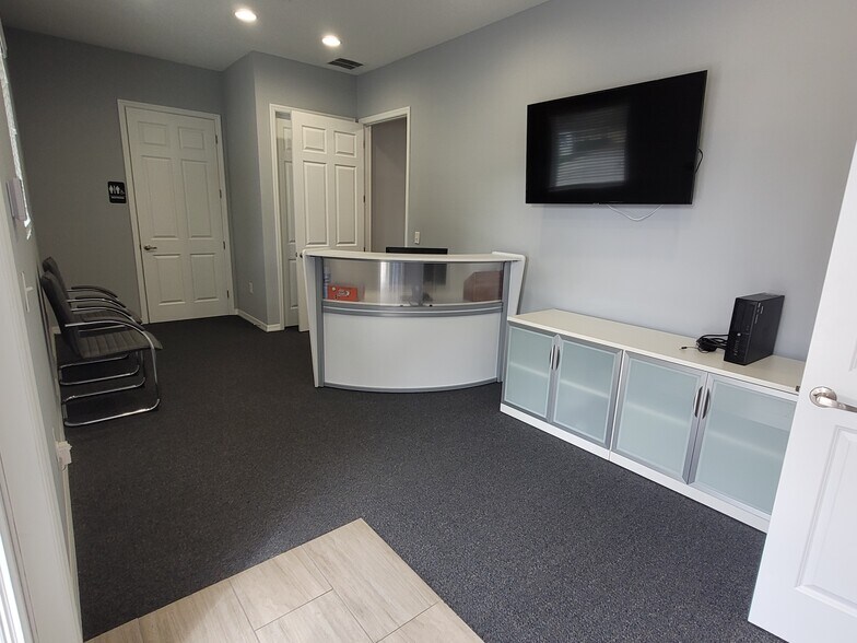 1609 S Alexander St, Plant City, FL à vendre - Photo intérieure – Image 2 sur 6