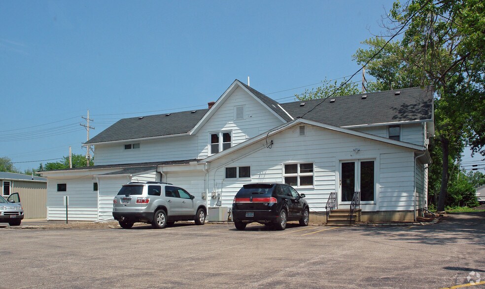 680 Moore Rd, Avon Lake, OH à louer - Photo de l’immeuble – Image 2 sur 5