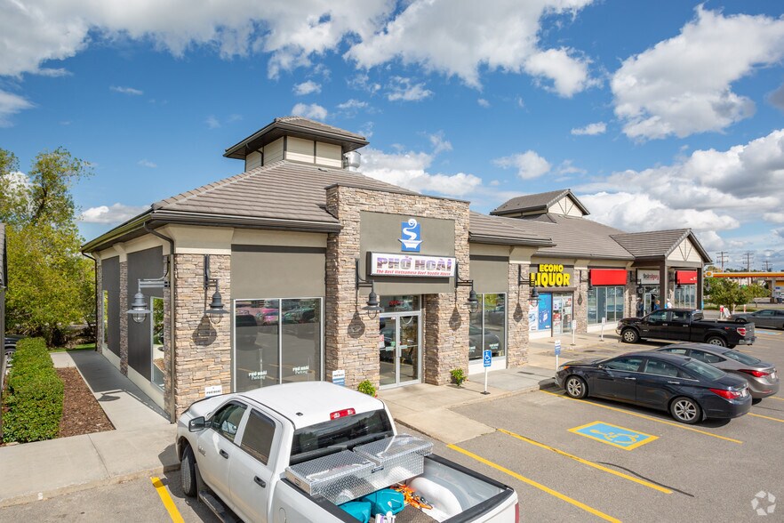 71 Riverside Dr, Okotoks, AB à louer - Photo de l’immeuble – Image 2 sur 6