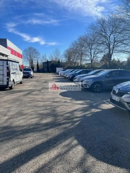 Bureau dans Nîmes à vendre - Photo de l’immeuble – Image 2 sur 3