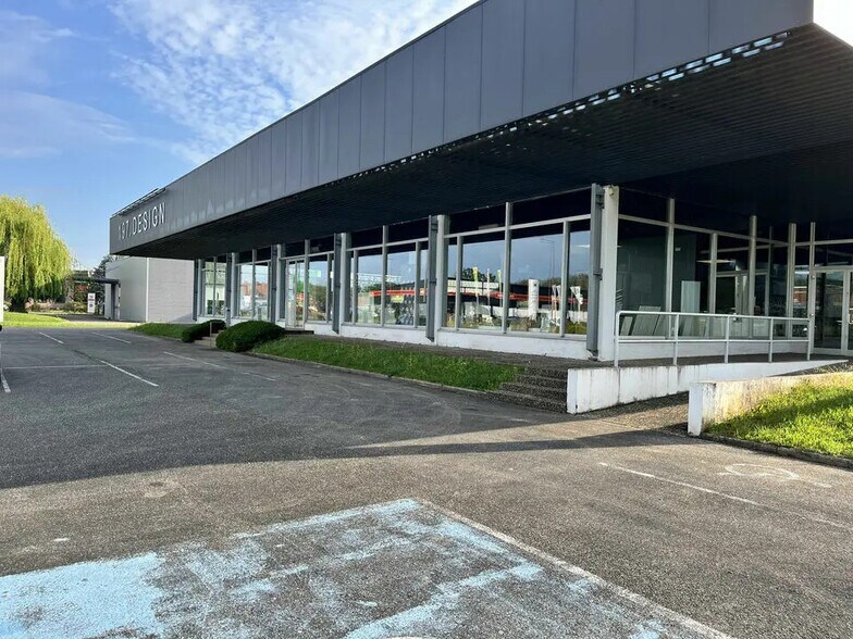 Local d'activités dans Brumath à vendre - Photo de l’immeuble – Image 2 sur 12