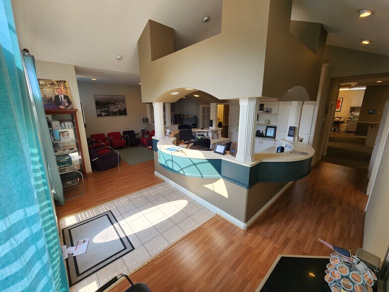 300-320 E Edgewood Dr, Friendswood, TX à louer - Photo de l’immeuble – Image 1 sur 15