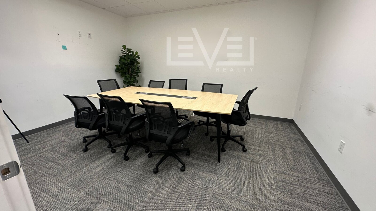 2455 E Sunrise Blvd, Fort Lauderdale, FL 33304 - Lot 500 - - Photo intérieure - Image 1 of 9