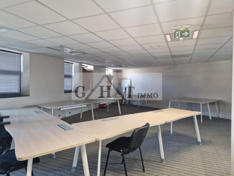 Bureau dans Ivry-sur-Seine à louer - Photo de l’immeuble – Image 3 sur 10