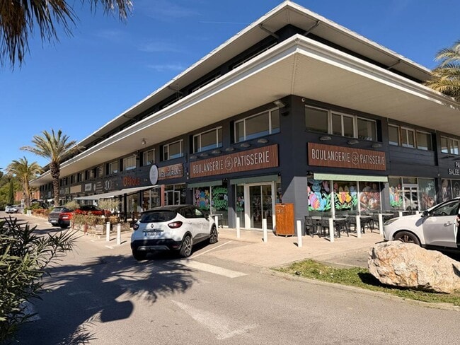 Plus de détails pour Local commercial à louer