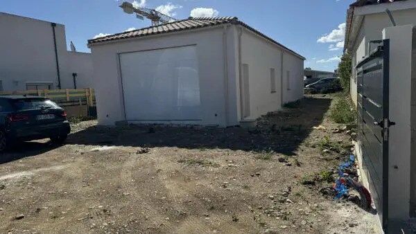 Local d'activités dans Saint-Estève à vendre - Photo de l’immeuble – Image 2 sur 2