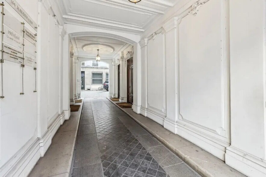 146 Boulevard Haussmann, Paris à louer - Photo de l’immeuble – Image 2 sur 7