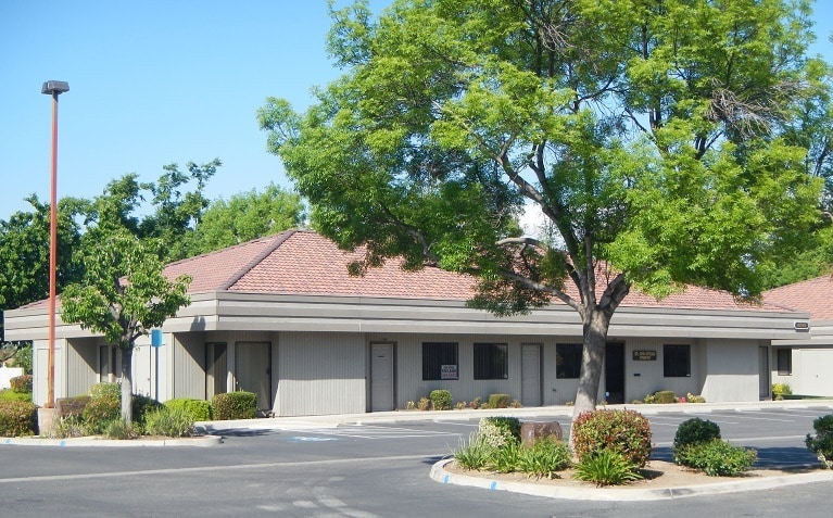 4041 N Fresno St, Fresno, CA à louer Photo de l’immeuble– Image 1 sur 8