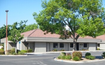 4041 N Fresno St, Fresno, CA à louer Photo de l’immeuble– Image 1 sur 8