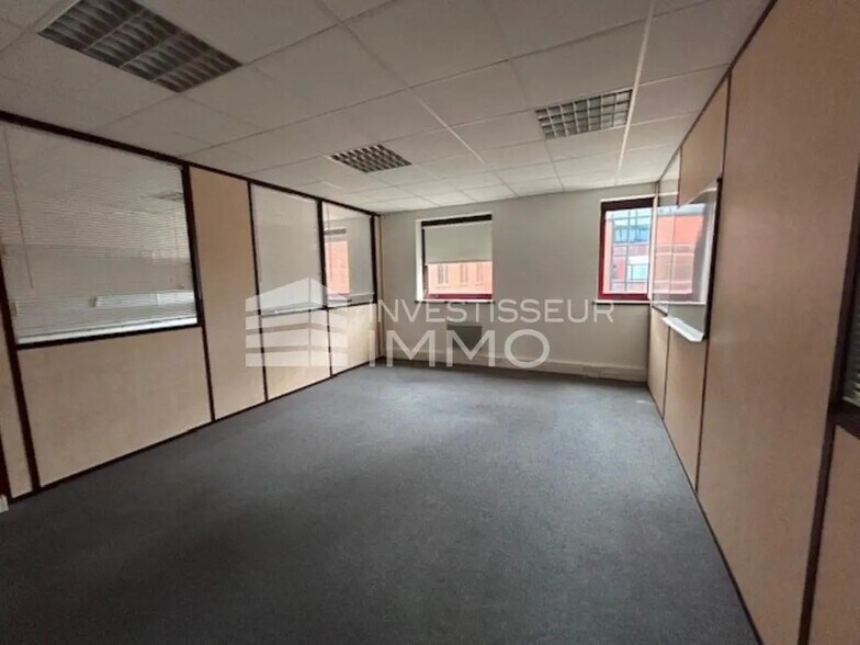 Bureau dans Champs-sur-Marne à louer - Photo de l’immeuble – Image 2 sur 5