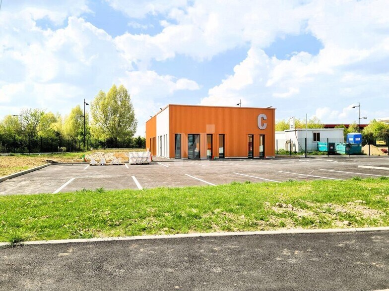 Rue Des Verts Buissons, Le Coudray-Montceaux à louer - Photo de l’immeuble – Image 3 sur 5