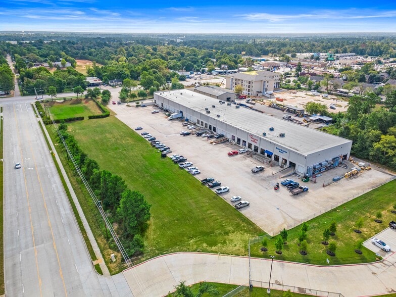2323 N Frazier St, Conroe, TX à louer - Aérien – Image 2 sur 4