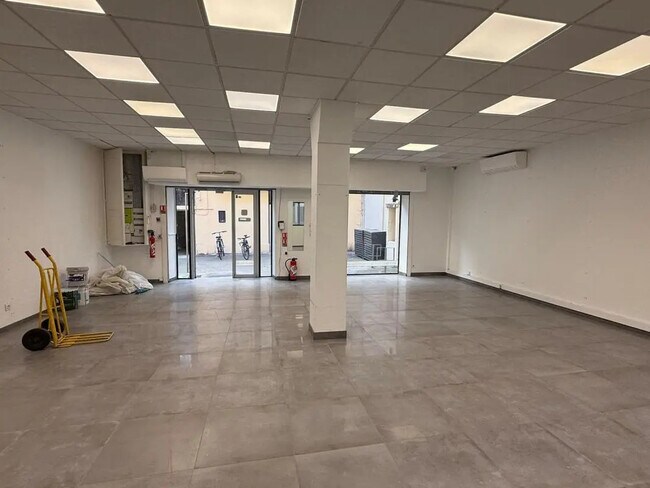 Plus de détails pour Local commercial à vendre