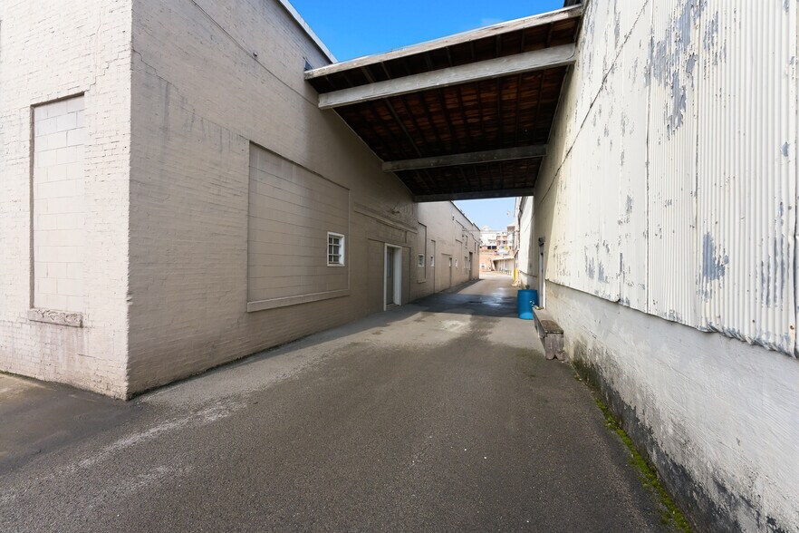 715 W Pike St, Clarksburg, WV à louer - Photo de l’immeuble – Image 3 sur 17