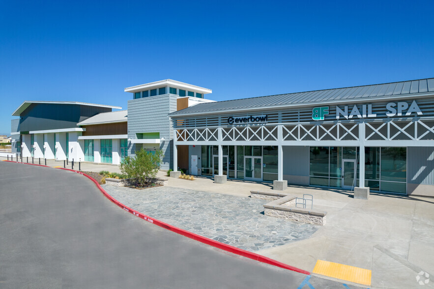3941 Bedford Canyon Rd, Corona, CA à louer - Photo de l’immeuble – Image 3 sur 18