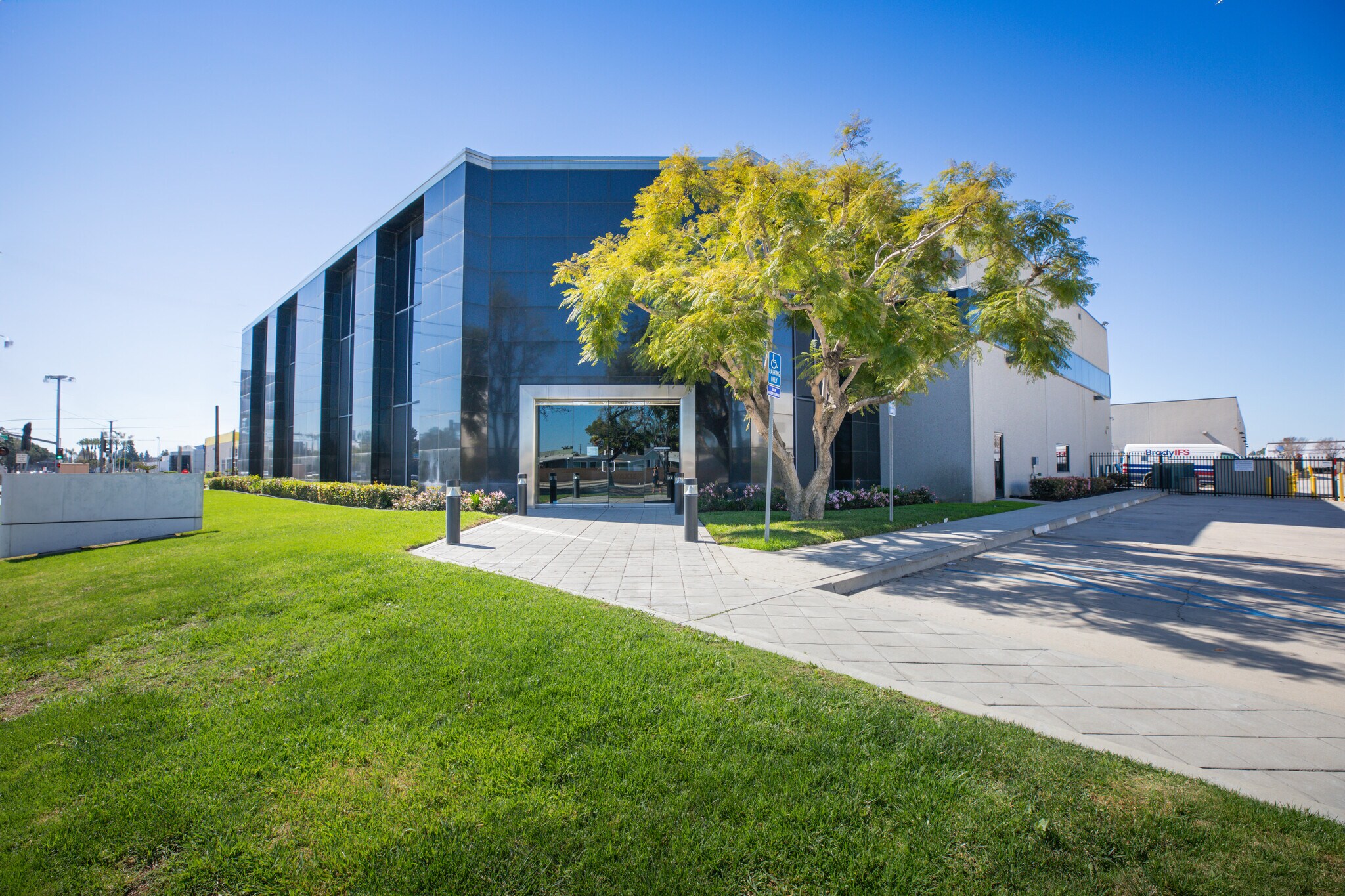 3220 S Fairview St, Santa Ana, CA à louer Photo principale– Image 1 sur 6