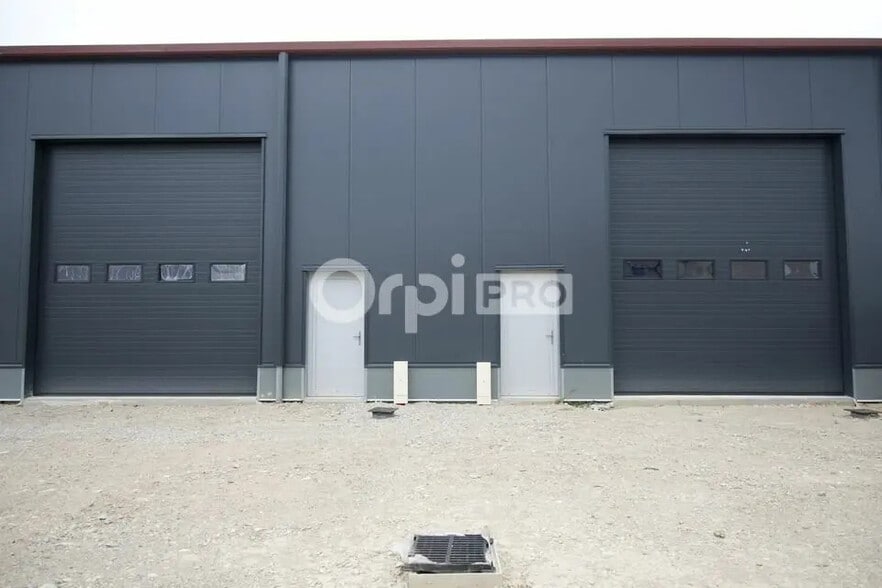 Local d’activités dans Chavanoz à louer - Photo de l’immeuble – Image 1 sur 5