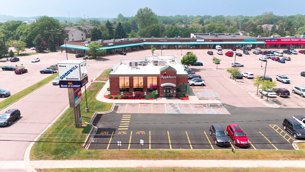 6250 S Cedar St, Lansing, MI à louer - Photo de l’immeuble – Image 2 sur 12