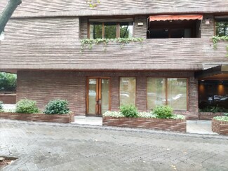 Plus de détails pour Local commercial à louer