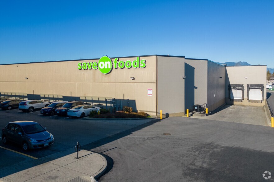20395 Lougheed Hwy, Maple Ridge, BC à louer - Photo de l’immeuble – Image 3 sur 7