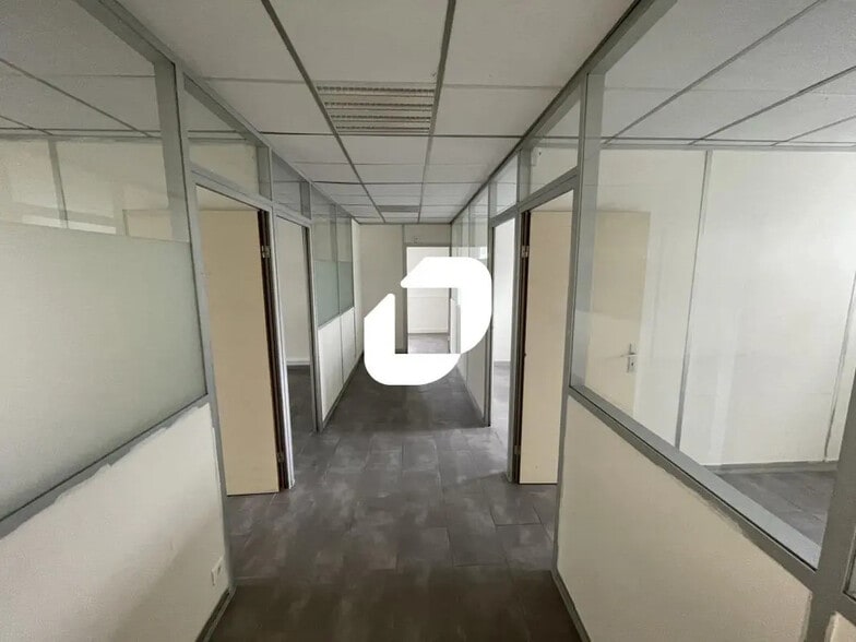 Bureau dans Saint-Maur-des-Fossés à louer - Photo de l’immeuble – Image 2 sur 9