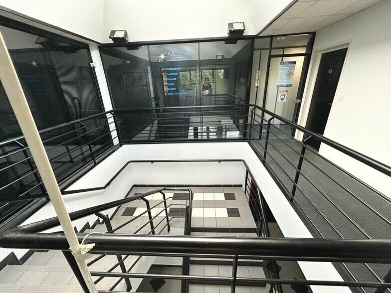 Bureau dans Wasquehal à louer - Hall d’entrée – Image 2 sur 5