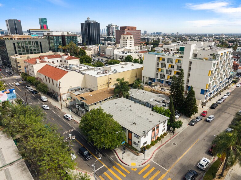 6610 Selma Ave, Los Angeles, CA à vendre - Photo de l’immeuble – Image 2 sur 17