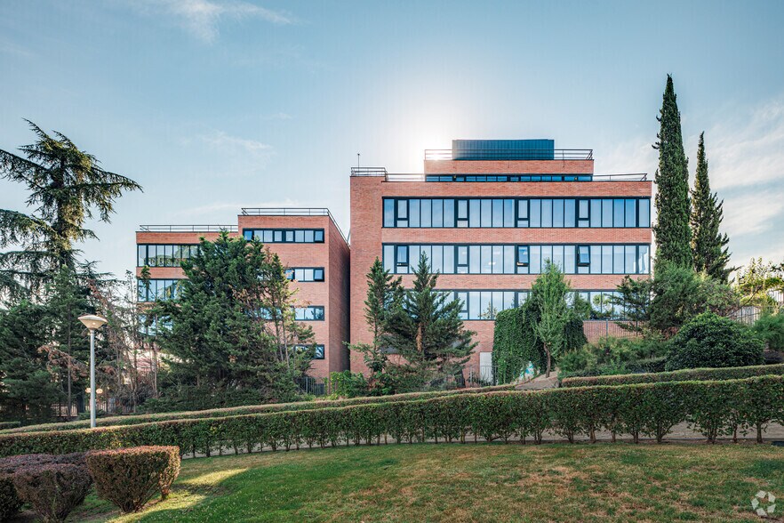 Bureau dans Pozuelo de Alarcón, Madrid à louer - Photo de l’immeuble – Image 1 sur 1