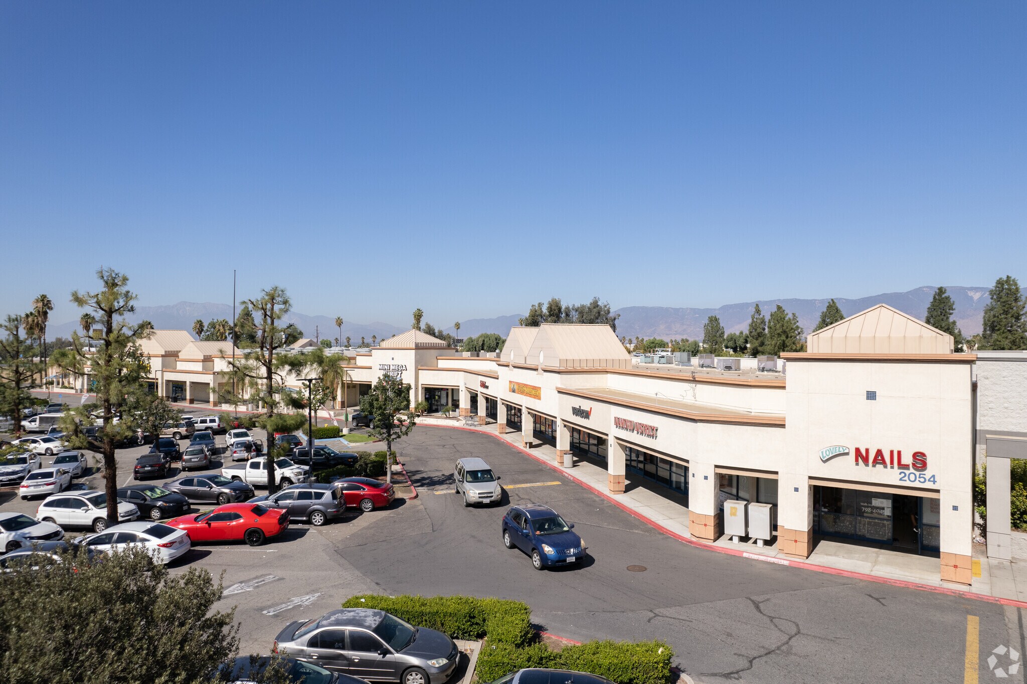 2050 W Redlands Blvd, Redlands, CA à louer Photo de l’immeuble– Image 1 sur 9