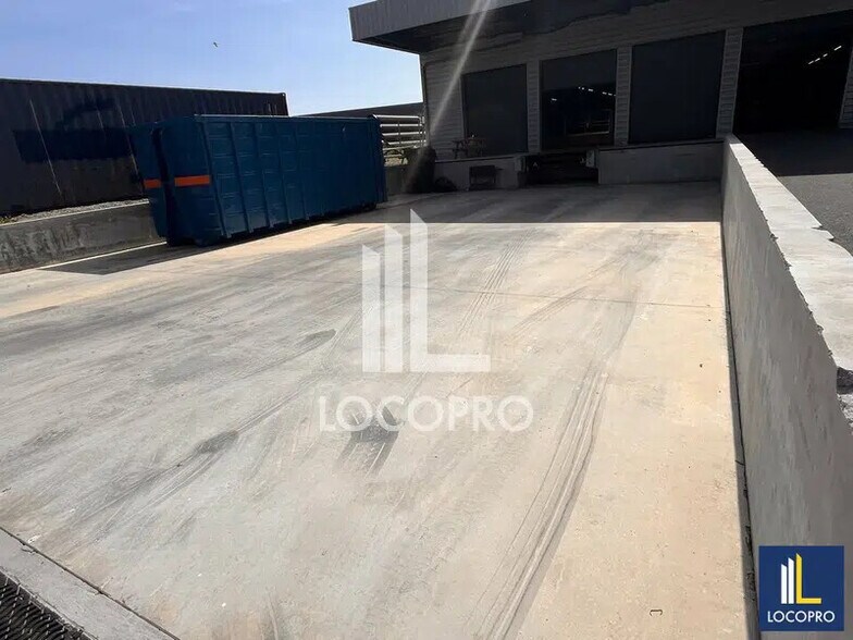 Industriel/Logistique dans Fréjus à vendre - Photo de l’immeuble – Image 3 sur 9