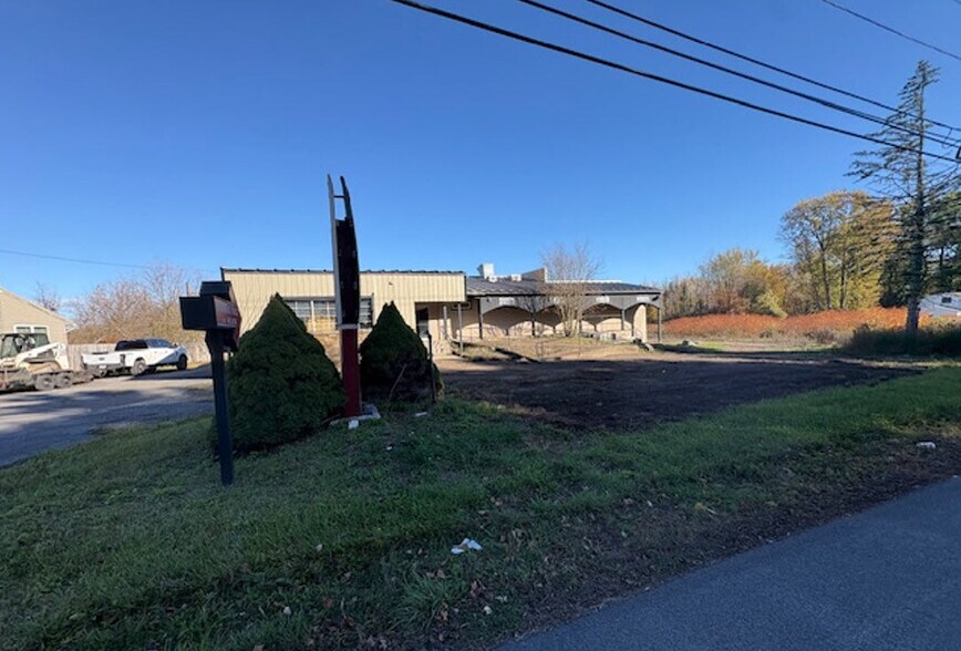9334 Brewerton Rd, Brewerton, NY à vendre - Photo de l’immeuble – Image 3 sur 6