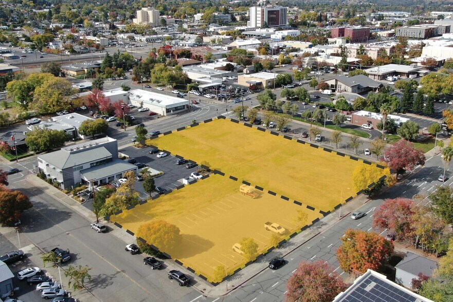2010 & 2032 Pine St, Redding, CA à vendre - Aérien – Image 2 sur 5