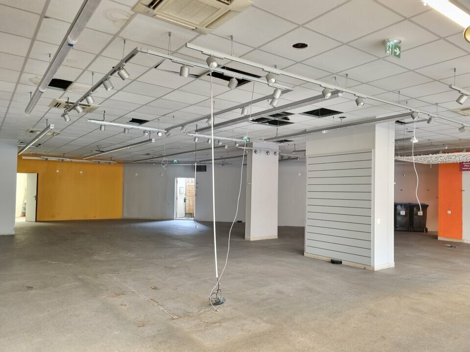 Local commercial dans Saint-Ouen-sur-Seine à louer Photo intérieure– Image 1 sur 8