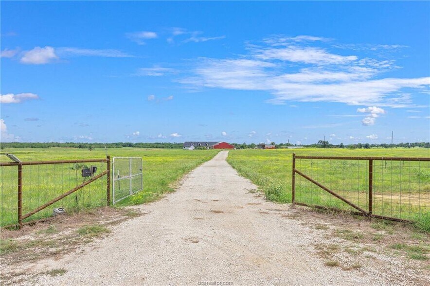 2970 County Road 270, Cameron, TX à vendre - Photo principale – Image 1 sur 50