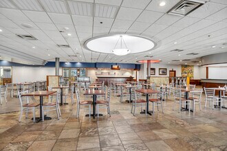 12740 I-10 Fwy E, Houston, TX à louer Photo intérieure– Image 2 sur 24