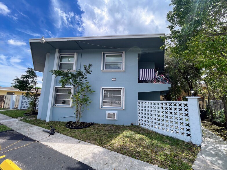 3760 SW 1st St, Fort Lauderdale, FL à vendre - Photo principale – Image 1 sur 54