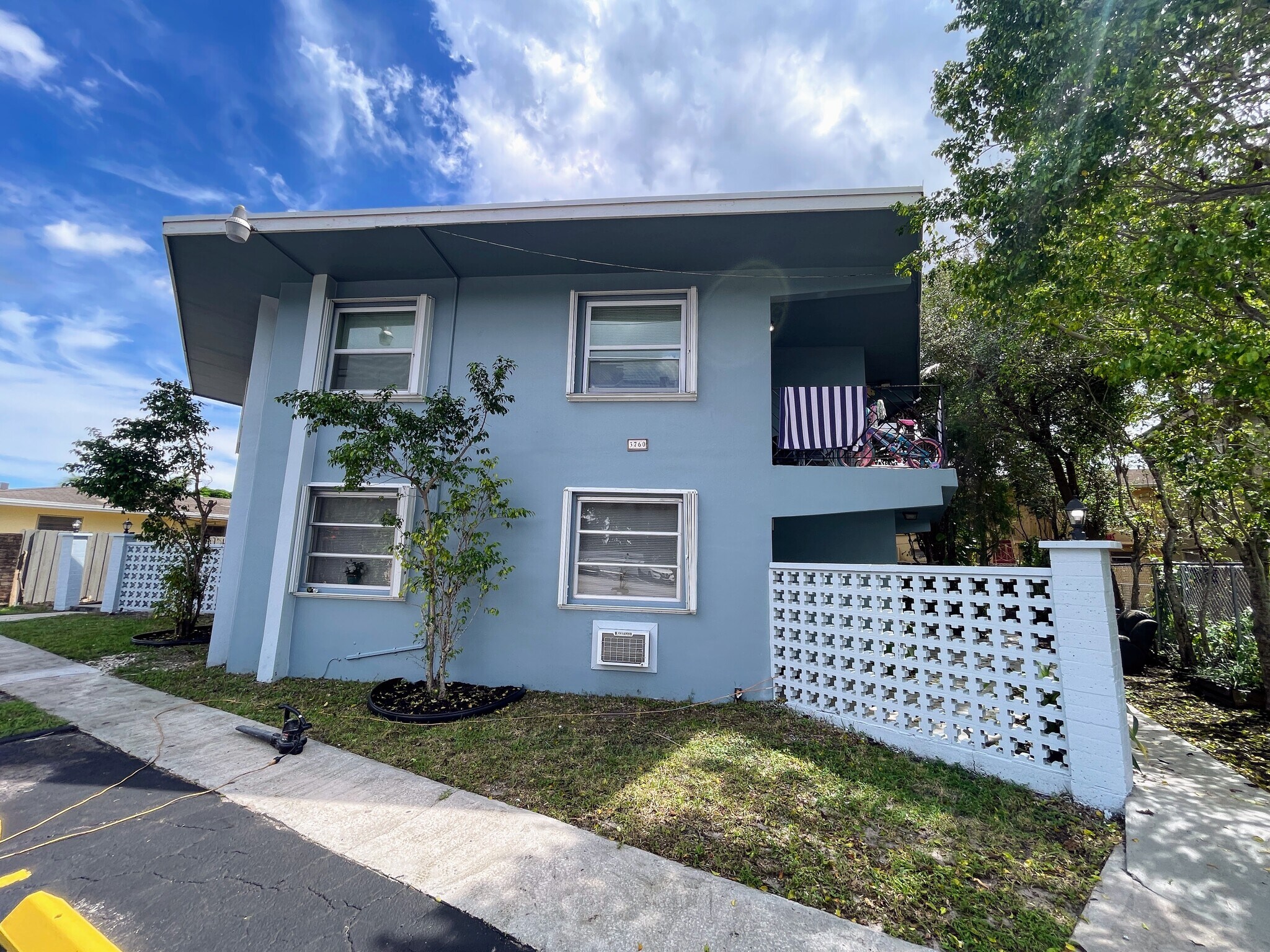 3760 SW 1st St, Fort Lauderdale, FL à vendre Photo principale– Image 1 sur 55