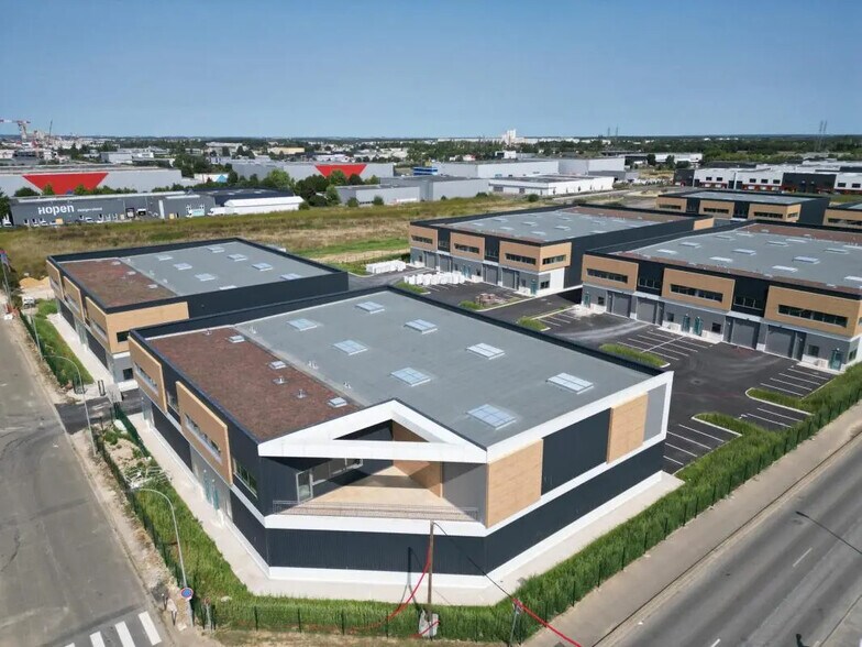 Industriel/Logistique dans Gellainville à vendre - Photo de l’immeuble – Image 2 sur 29