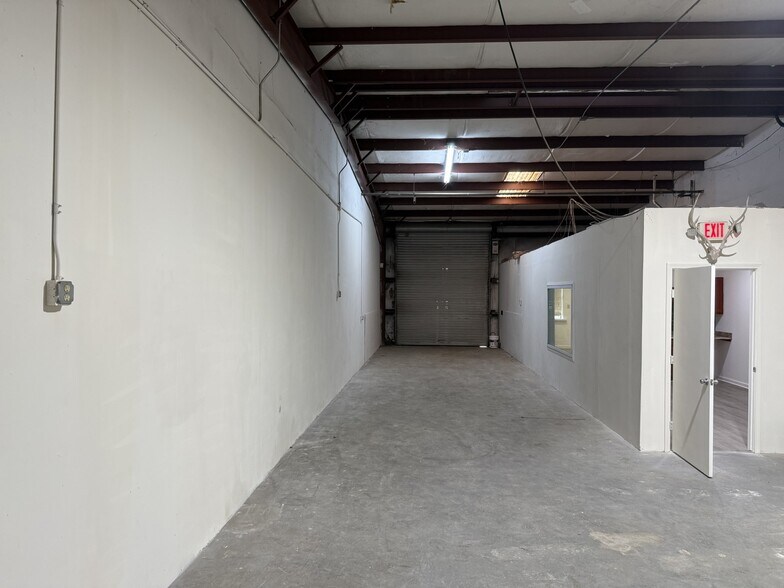 38-40 Wilson Rd, Humble, TX à louer - Photo de l’immeuble – Image 3 sur 6