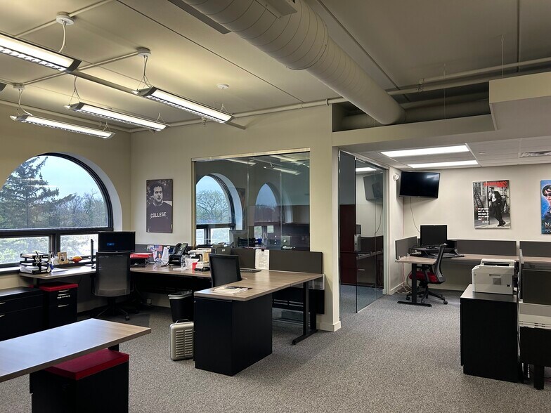 275 N York St, Elmhurst, IL à louer - Photo intérieure – Image 3 sur 14