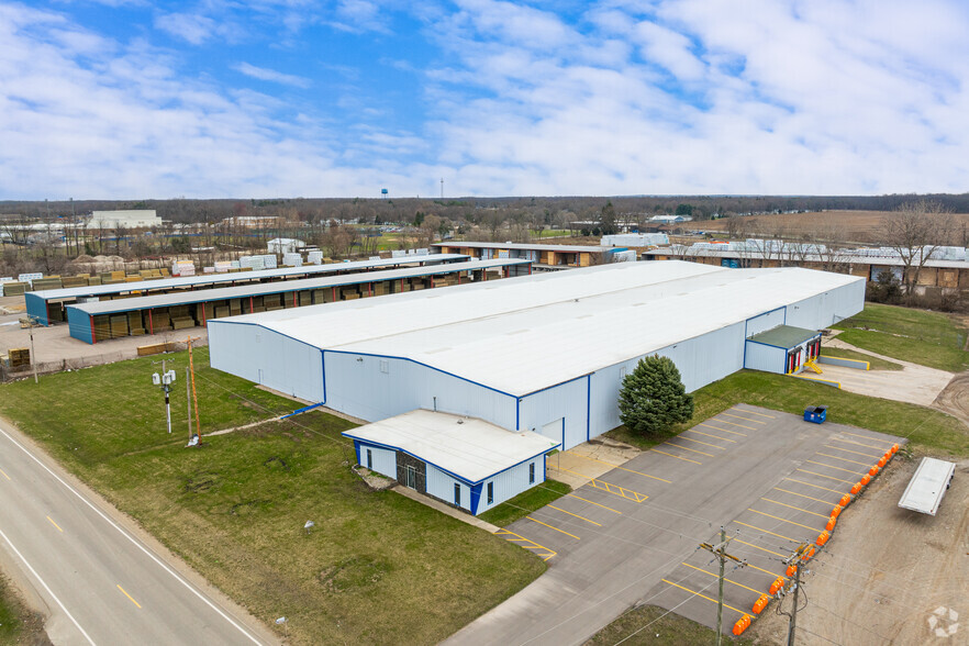 69687 Kraus Rd, Edwardsburg, MI à louer - Photo de l’immeuble – Image 1 sur 8